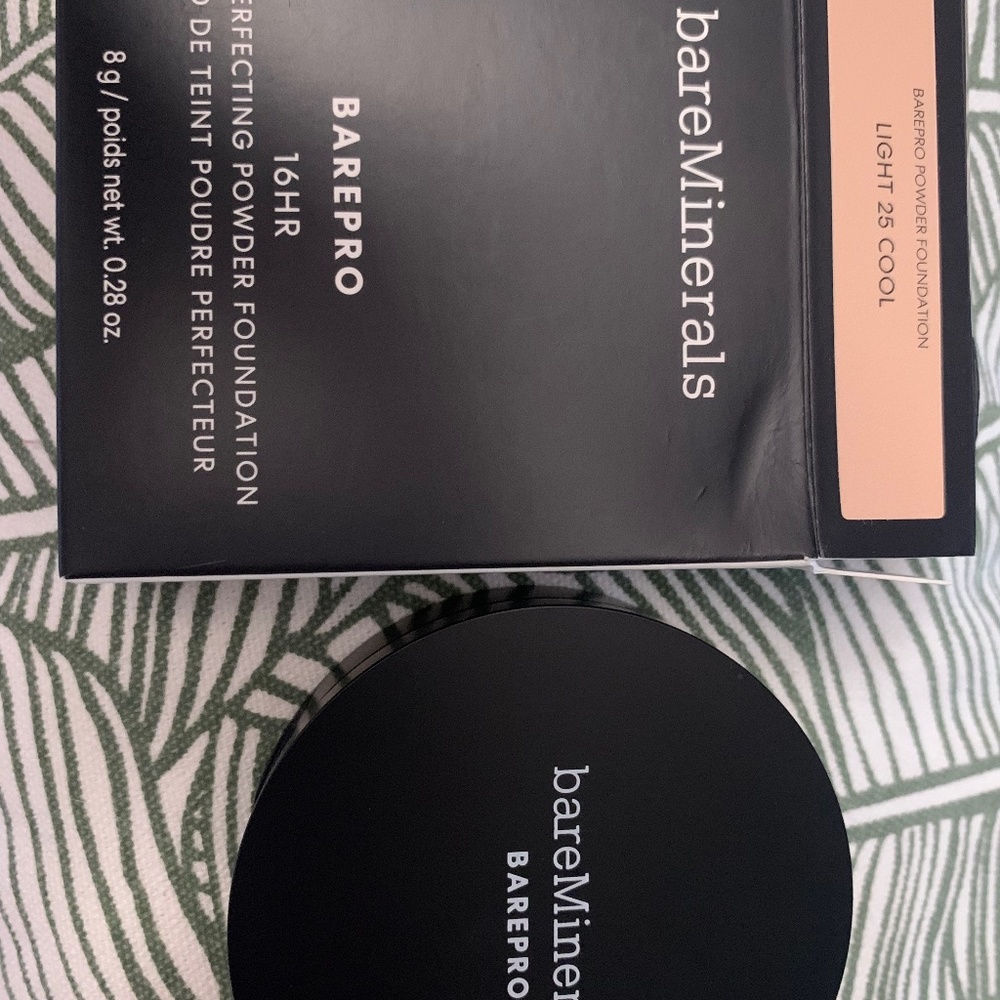 Bare Minerals BarePro powder foundation light 25 Cool  16 HR perfecting powder